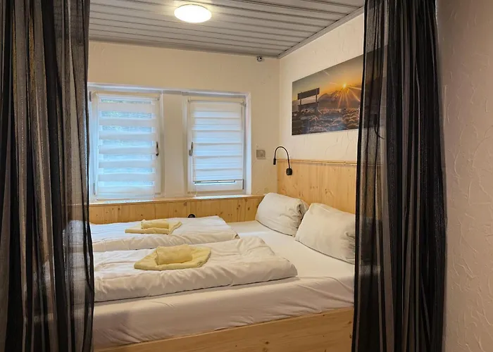 מלון Garni Forsthaus 3*