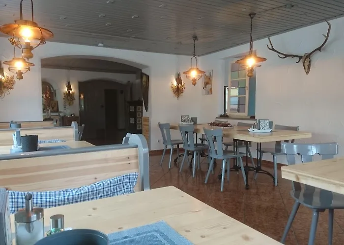 מלון Garni Forsthaus 3*